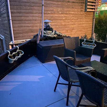 Houseboat By The Mill With Jacuzzi And Sauna Bed & Breakfast