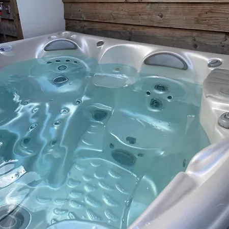 Bed & Breakfast Houseboat By The Mill With Jacuzzi And Sauna *